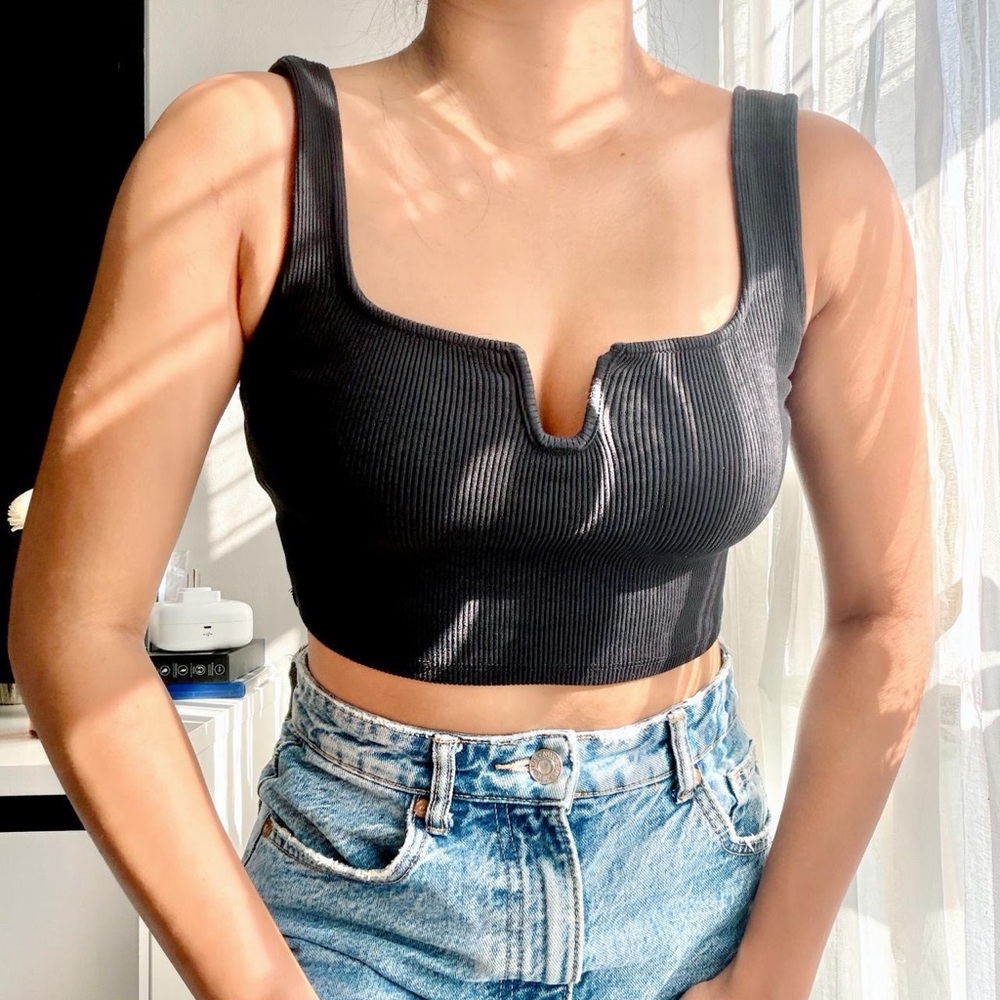 Zara Black Ribbed Notch-Front Crop Tank